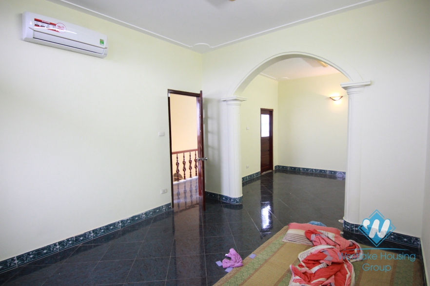 Unfurnished house for rent in Au Co street, Tay Ho district, Ha Noi
